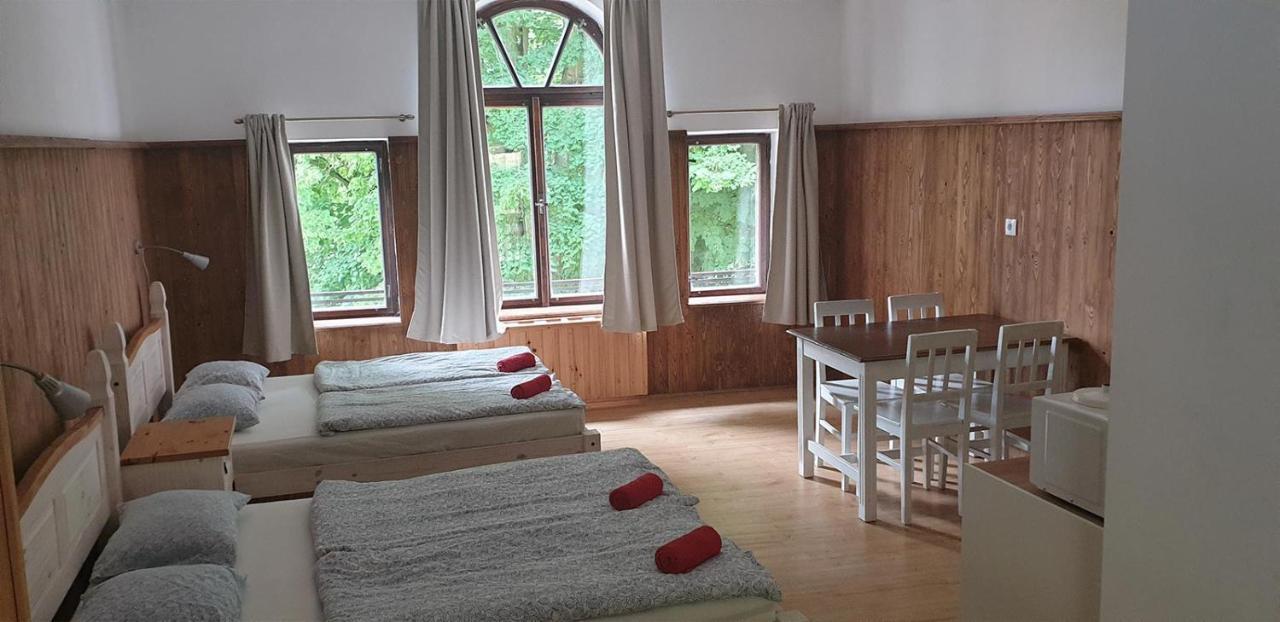 Penzion A Restaurace U Baby Subrovy 호텔 Kokorin 외부 사진